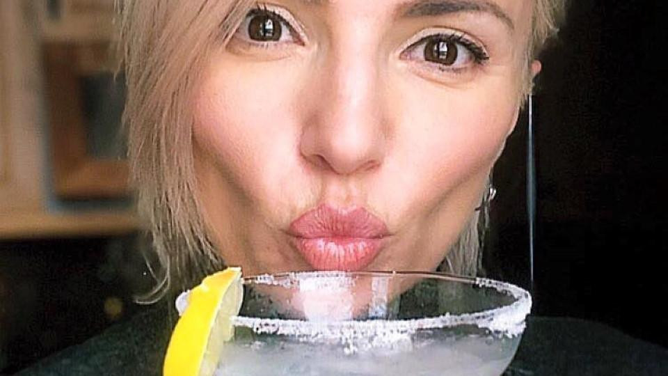 Ирина Тенчева с нова порция алкохолни изцепки в Гърция