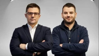 Жестока истина: Новото риалити на Иван и Андрей се оказа пълно копие на забравеното „Разсмей Слави“!