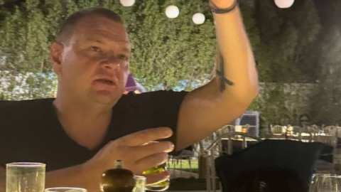 СИНЯ ЛАМПА! Строителният бос Борислав Сретков-младши преби брутално жена си (ЕКСКЛУЗИВНИ СНИМКИ)