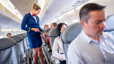 Стюардесите и пилотите са изложени на най-висок риск от смърт от рак, свързан с радиация