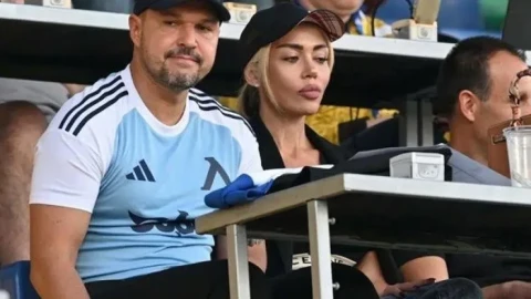 Валери Божинов показа новата жена до себе си на „Васил Левски“