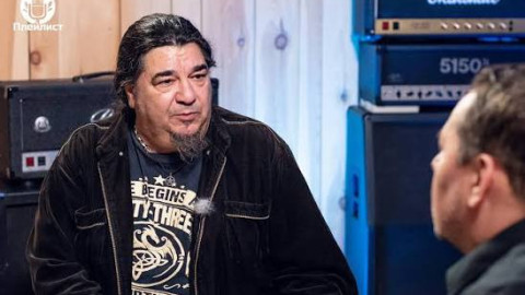 Звезди от „Ахат“ взима решението да стане певец за една вечер